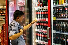 В московских магазинах появились имитирующие Coca-Cola напитки