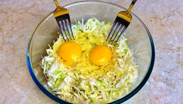 Капуста и 2 яйца. Рецепт вкусного ужина из простых продуктов: капустный пирог на сковороде