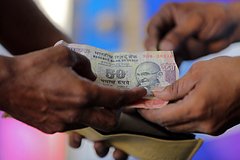 Россия и Индия начнут рассчитываться в рупиях
