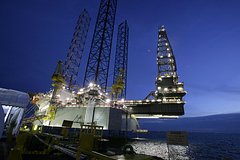 Морские поставки российской нефти и доходы от ее продажи рекордно упали