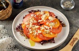 Салат из хурмы и томатов