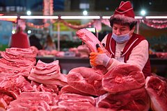 В России предложили исключить говядину и яблоки из списка соцпродуктов