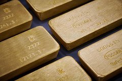 Россияне начали тоннами скупать золото