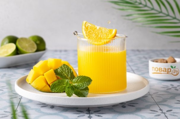 Сок из апельсина, лайма и манго