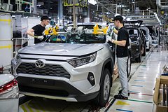 Сотрудники силовых ведомств приехали на завод Toyota в Петербурге