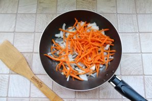 Баклажаны жареные с луком и морковью