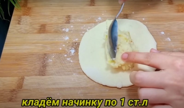 Так готовит только моя свекровь. Добавляю тесто в творог: рецепт вкусных пирожков