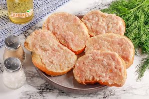 Гренки с куриным фаршем