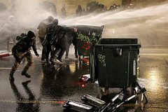 Против протестующих в Грузии применили слезоточивый газ