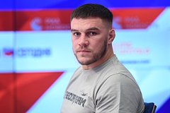 Российский боец защитил титул чемпиона Bellator