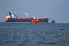 Владельцы танкеров стали отказываться от перевозки российской нефти