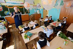 Россияне назвали справедливую зарплату учителей