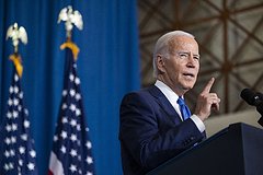 Байден оговорился во время обсуждения дефицита бюджета США Байден оговорился во время обсуждения дефицита бюджета США