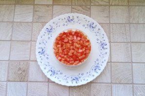 Салат с копченой курицей и колбасным сыром