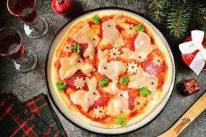 Пицца с сырными кроликами на Новый год Пицца с сырными кроликами на Новый год