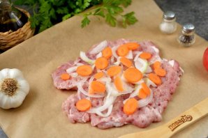 Запечённое мясо с овощами в пергаменте