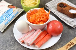 Салат из крабовых палочек, моркови по-корейски и сыра