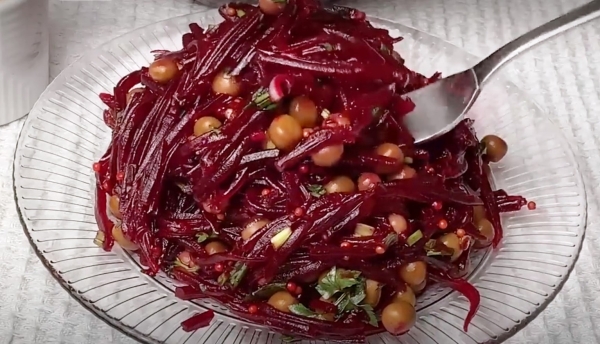 Съедят за 2 минуты! Новый салат из свеклы: готовлю на каждый день и на праздник