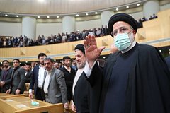 В Иране на фоне протестов захотели пересмотреть положения конституции 1979 года