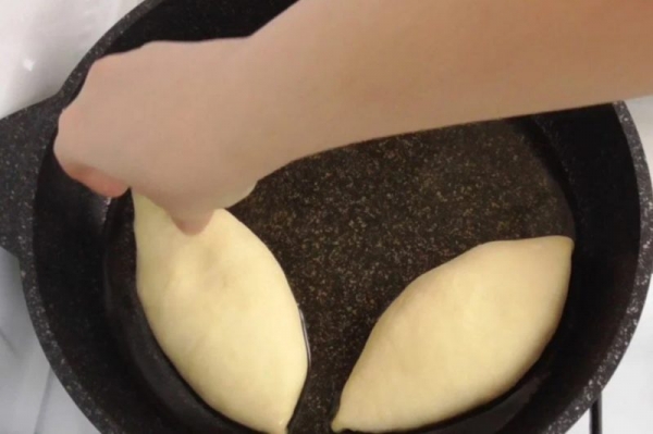 Бездрожжевое тесто для пышных пирожков. Делается легко, только начинки меняй