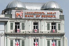 Россиянам начали принудительно закрывать банковские счета в Грузии
