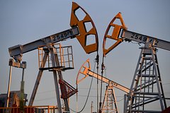 В Кремле сообщили о работе над ответом России на потолок цен на нефть