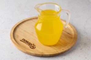 Лимонный напиток с куркумой и имбирем