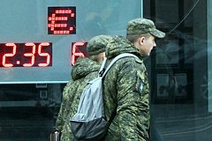 Курс евро упал ниже 53 рублей