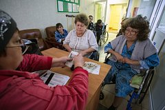 Путин поручил кабмину рассмотреть вопрос индексации пенсий работающим инвалидам