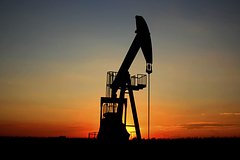 Цена российской нефти упала ниже предложенного Европой потолка Цена российской нефти упала ниже предложенного Европой потолка