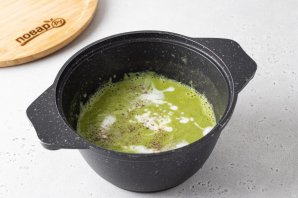 Крем-суп из зеленого горошка и салата айсберг