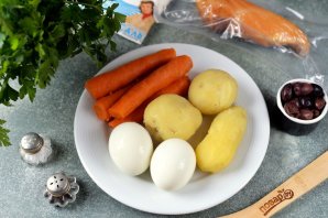 Салат "Морковка" с копченой курицей