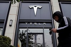 Акции Tesla рухнули на 40 процентов