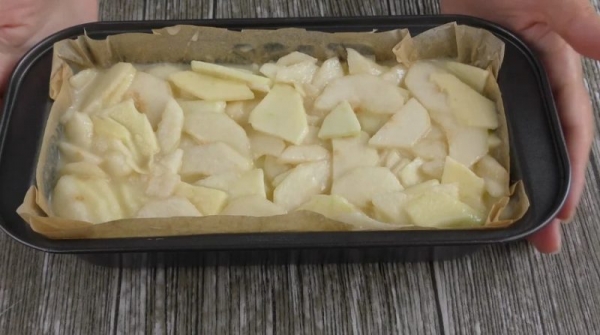 Тесто превращается в крем. Яблочный пирог «Невидимка» — много начинки и мало теста