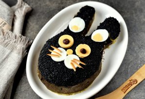 Салат на год Черного Водяного Кролика с черной икрой