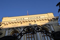 ЦБ сможет давать разрешения на вывоз из России валюты свыше 10 тысяч долларов