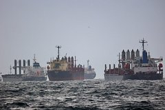 Турция начала пропускать оказавшиеся в пробке в Босфоре танкеры