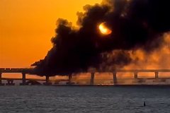 Пожар на поезде с дизельным топливом на Крымском мосту потушили