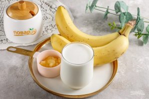 Горячий молочный напиток с бананом и медом