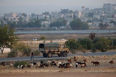 Армия Сирии перебросила бронетехнику на границу для отпора Турции