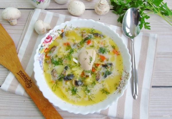 Сливочный суп с курицей и шампиньонами