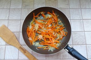 Баклажаны жареные с луком и морковью