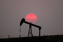 Оценено падение доходов России от нефти и газа