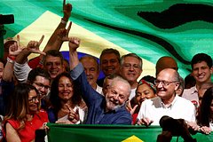 Экс-президент Лула да Силва одержал победу на выборах в Бразилии