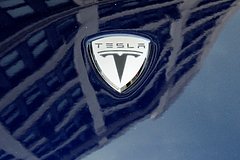Акции Tesla обвалились