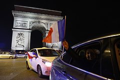 В Париже задержали 40 человек с оружием победы Франции в матче с Марокко