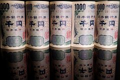 Курс японской иены упал до рекордно низкого уровня за 32 года