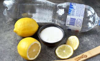 Лимонад из газированной воды и лимона
