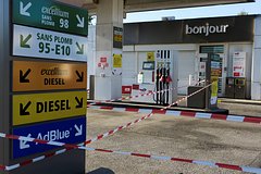 Во Франции начались перебои с бензином